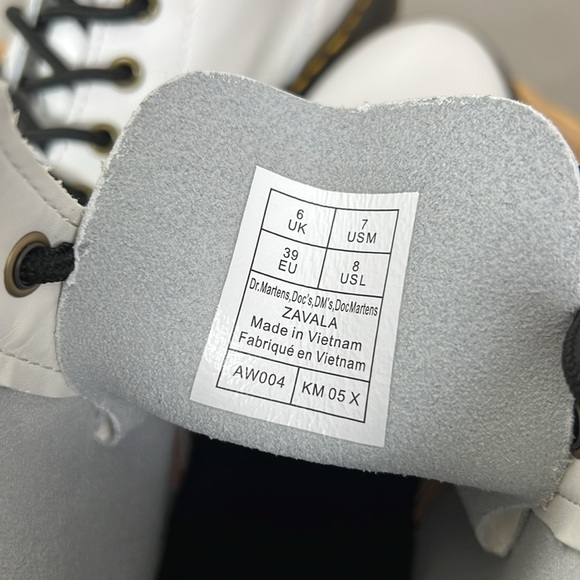 NEW Dr. Marten’s 1460 Boots Lace Up Lug Sole White 8 ZAVALA - Picture 8 of 10